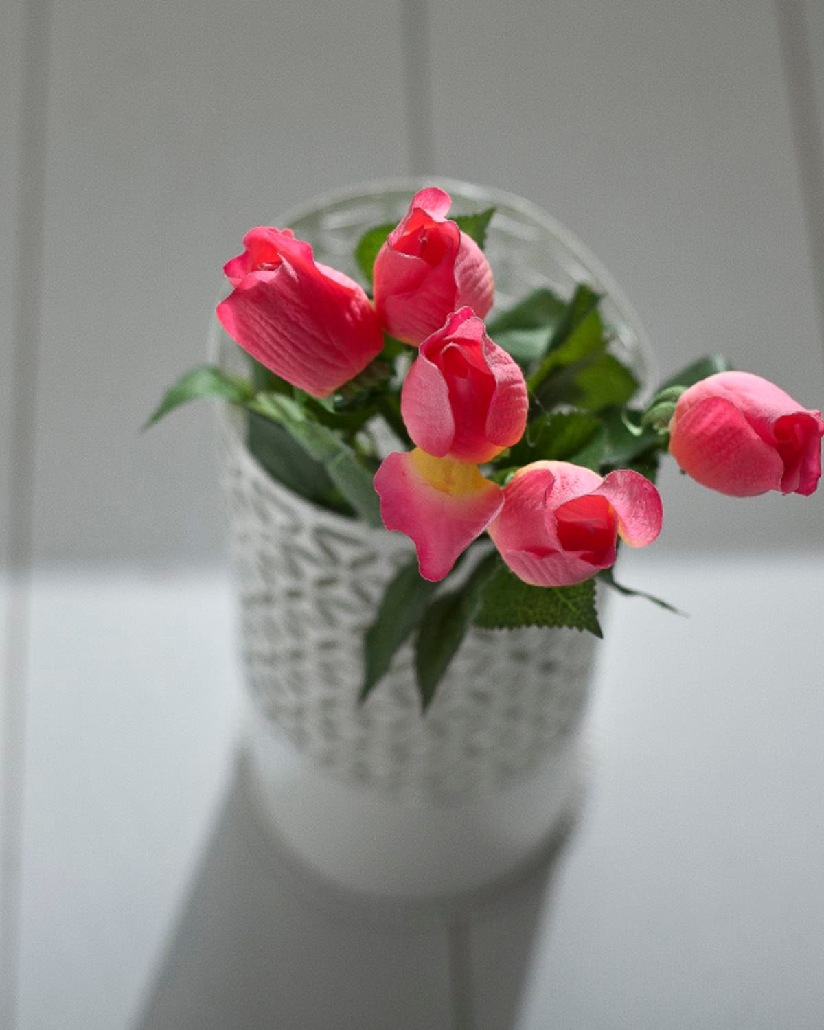 Small Rosebud Изкуствено Цвете С бодли . Тъмнорозов