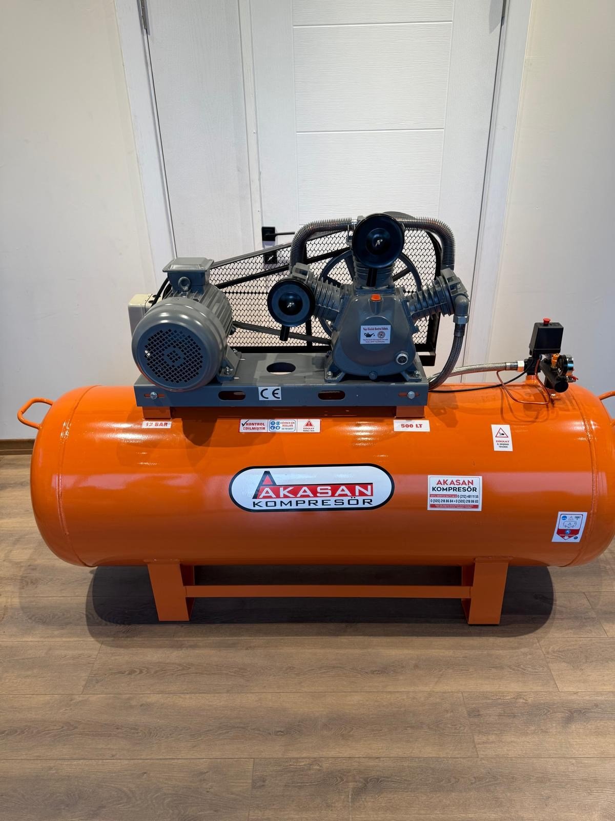 Kompresör ve Vakum SistemleriAka Kompresör500 Litre 3090 8 Bar Kompresör