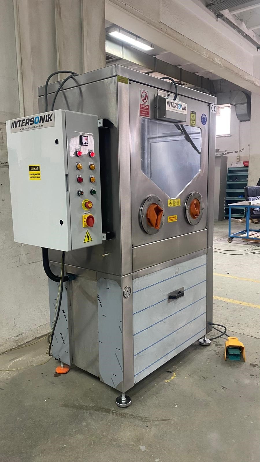Parça Yıkama MakineleriİNTERSONİKIntersonik Manuwash 140 Manuel Parça Yıkama Makinesi - 140x60 cm Dev KabinIntersonik ManuWash 140 Endüstriyel Manuel Parça Yıkama Makinesi – Büyük Parça Yıkama Kabini 
