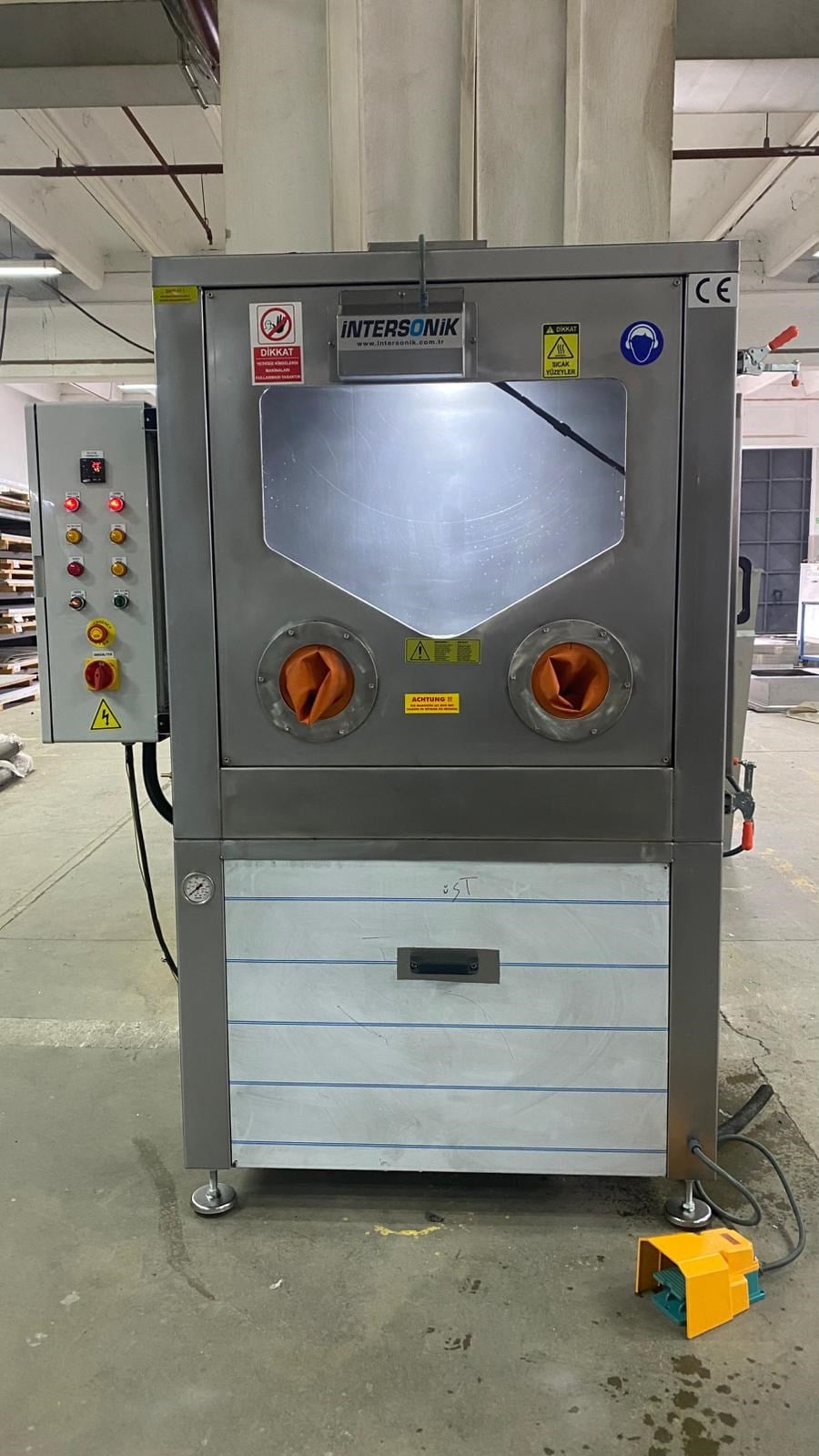 Parça Yıkama MakineleriİNTERSONİKIntersonik Manuwash 140 Manuel Parça Yıkama Makinesi - 140x60 cm Dev KabinIntersonik ManuWash 140 Endüstriyel Manuel Parça Yıkama Makinesi – Büyük Parça Yıkama Kabini 