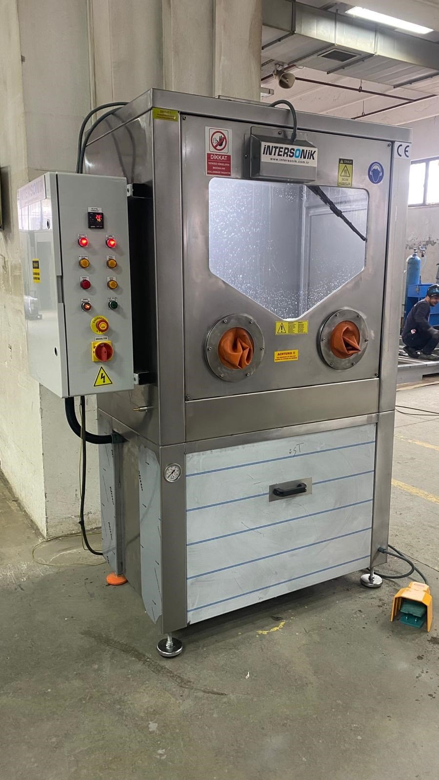 Parça Yıkama MakineleriİNTERSONİKIntersonik Manuwash 140 Manuel Parça Yıkama Makinesi - 140x60 cm Dev KabinIntersonik ManuWash 140 Endüstriyel Manuel Parça Yıkama Makinesi – Büyük Parça Yıkama Kabini 