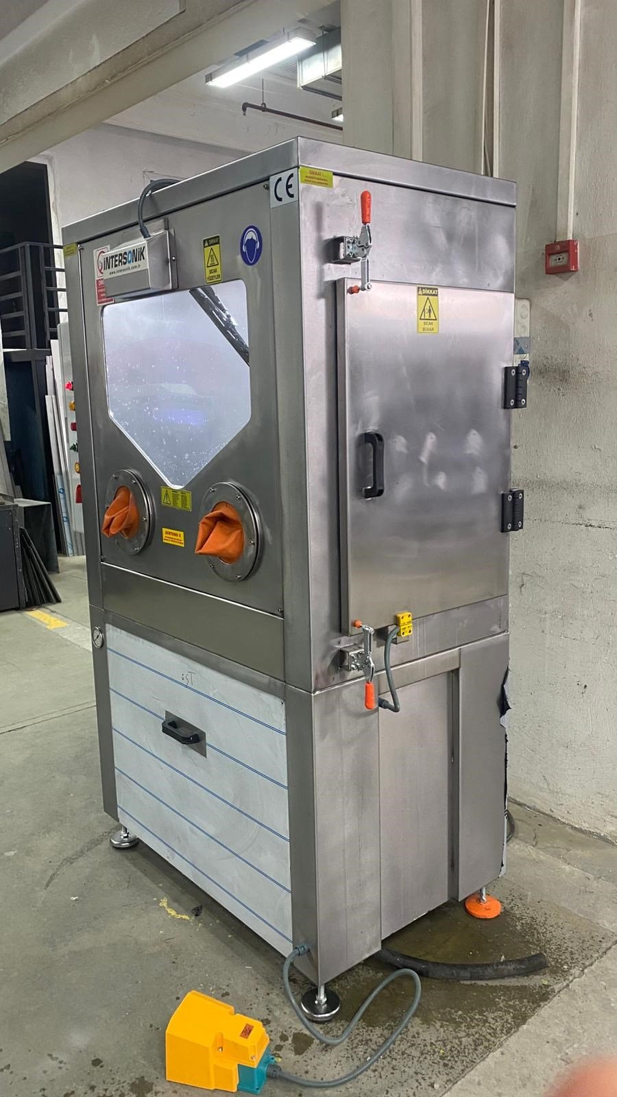 Parça Yıkama MakineleriİNTERSONİKIntersonik Manuwash 140 Manuel Parça Yıkama Makinesi - 140x60 cm Dev KabinIntersonik ManuWash 140 Endüstriyel Manuel Parça Yıkama Makinesi – Büyük Parça Yıkama Kabini 