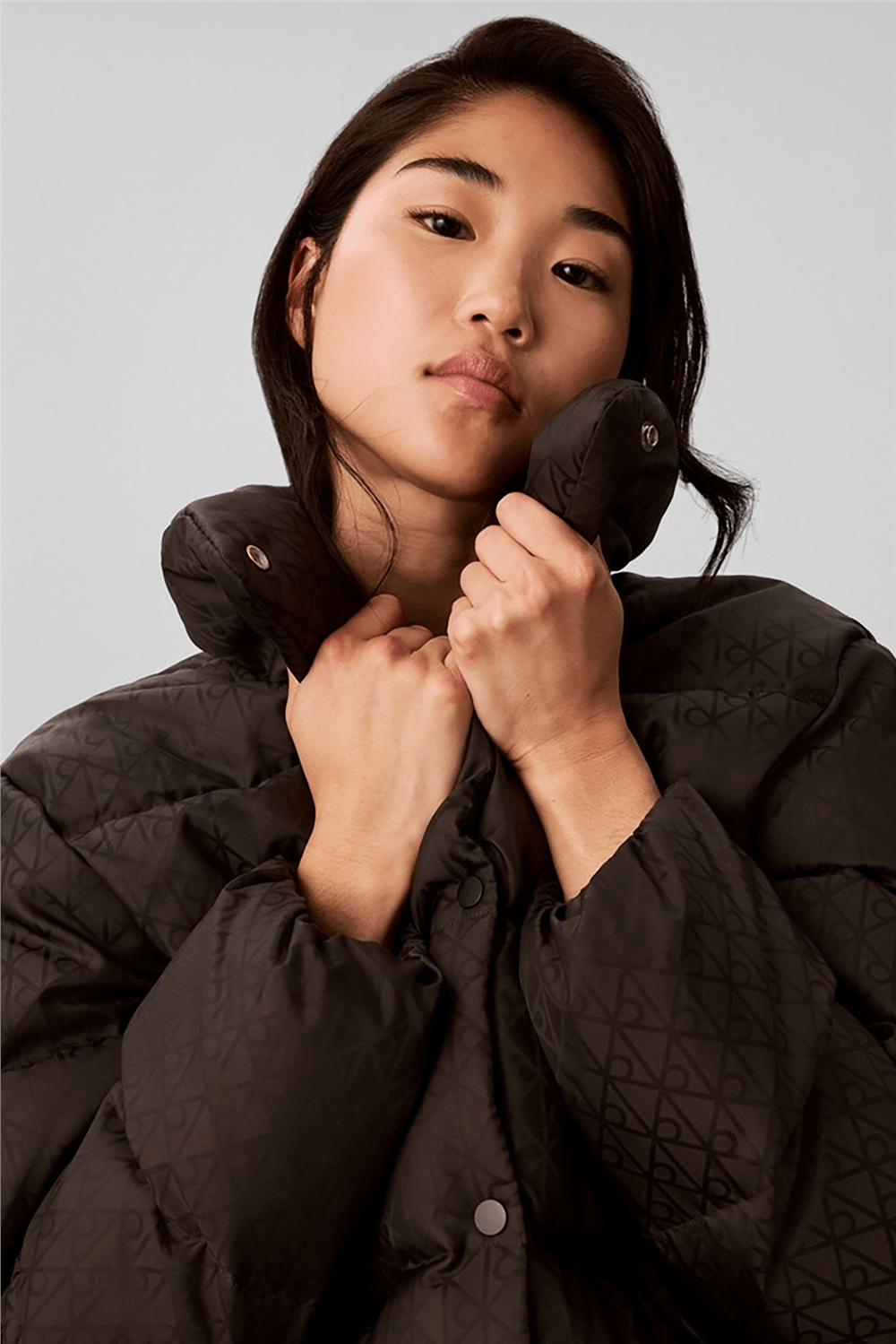 Calvin Klein Aop Jacquard Short Down Puffer Kadın Şişme Mont Siyah