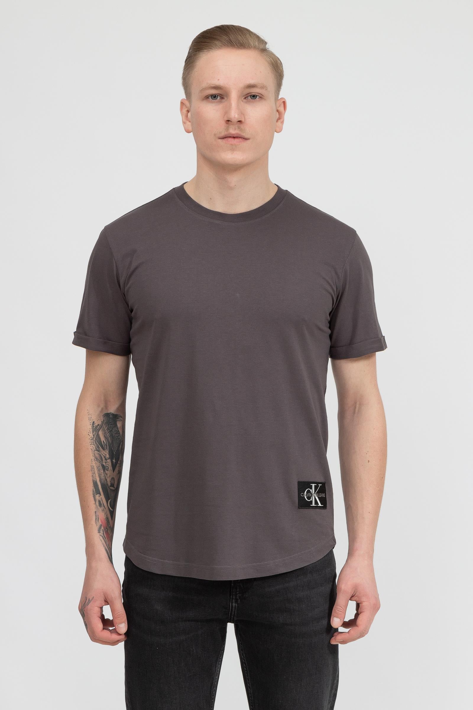 Calvin Klein Badge Turn Up Sleeve Erkek Bisiklet Yaka T-Shirt