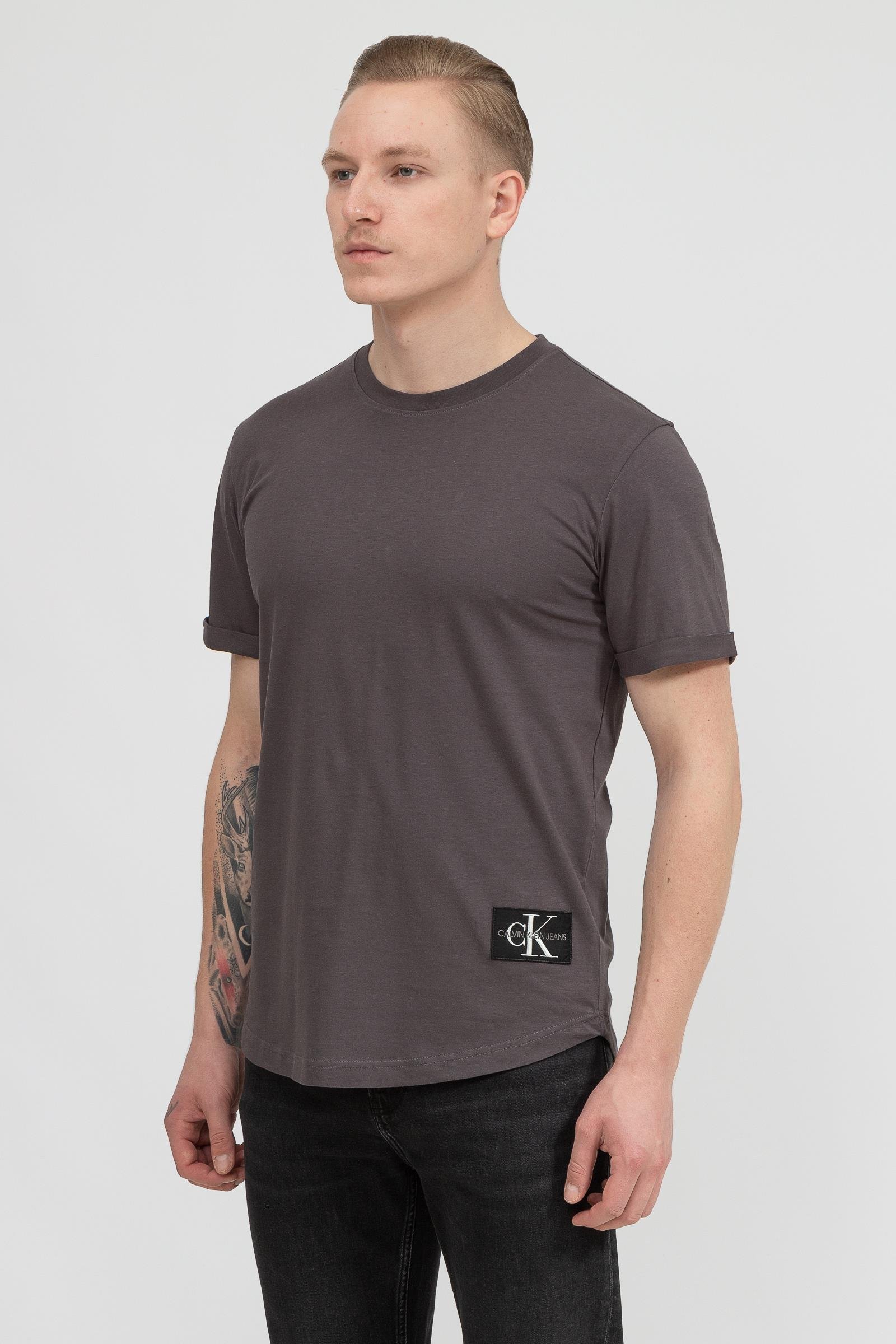 Calvin Klein Badge Turn Up Sleeve Erkek Bisiklet Yaka T-Shirt