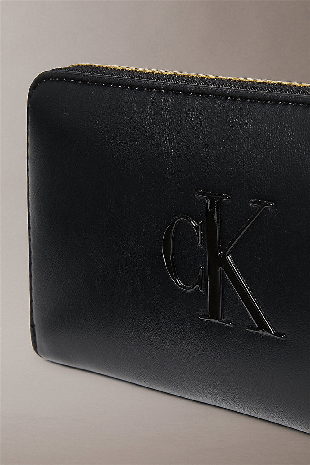 Calvin Klein Bold CK Long Zip Around Kadın Cüzdan Siyah