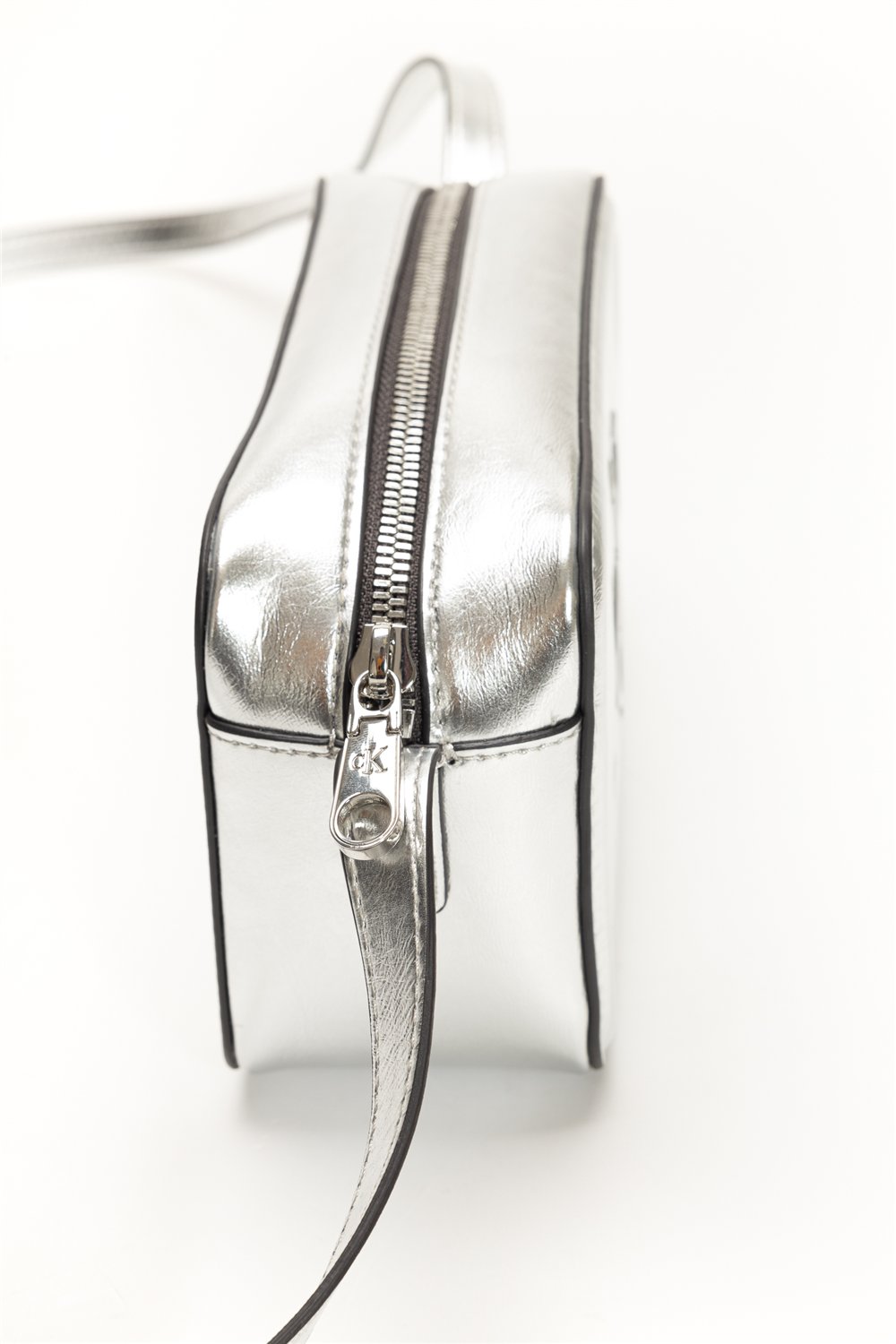 Calvin Klein Bold CK Metallic Camera Bag Kadın Mini Omuz Çantası