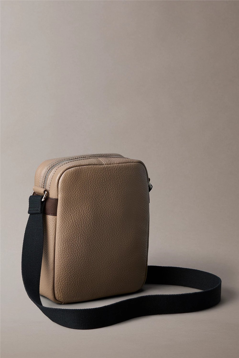 Calvin Klein Bold Pebble Ssnl Simple Erkek Reporter Çanta Kahverengi