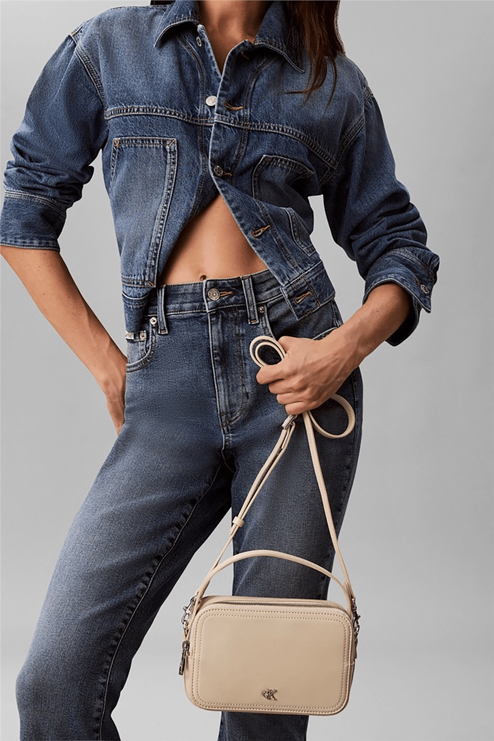 Calvin Klein Ck Hardware Camera Bag Kadın Mini Omuz Çantası Bej