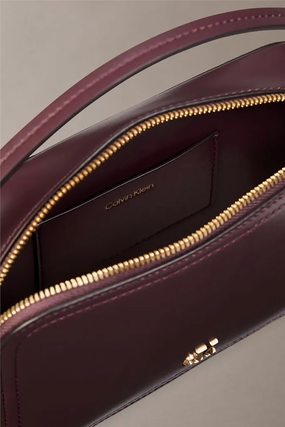 Calvin Klein Ck Hardware Camera Bag Kadın Mini Omuz Çantası Siyah