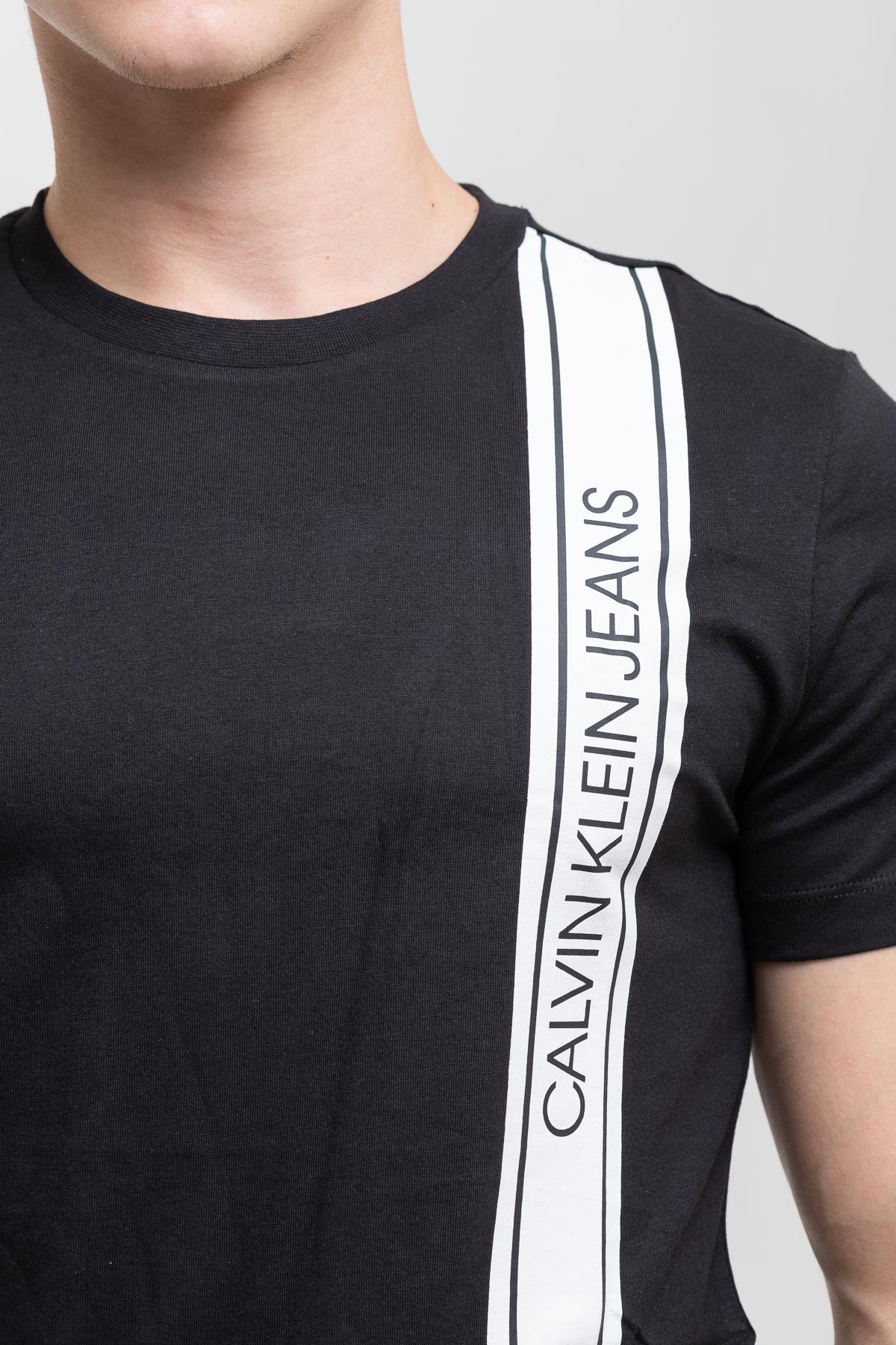 Calvin Klein Dikey Şerit Logolu Erkek T-Shirt