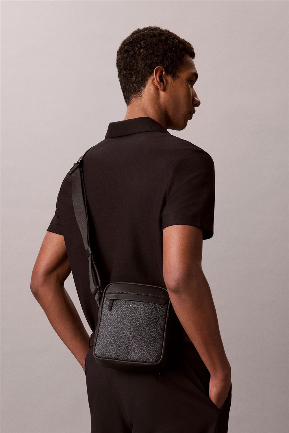 Calvin Klein Emblem Aop Coated Slim Erkek Reporter Çanta Siyah