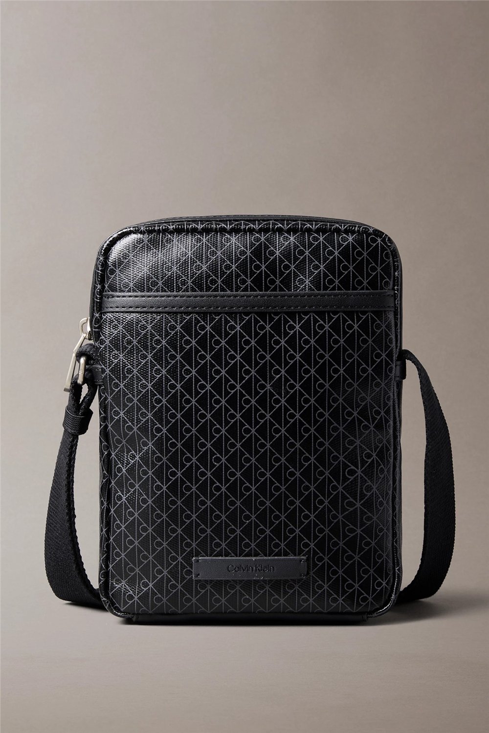 Calvin Klein Emblem Aop Coated Slim Erkek Reporter Çanta Siyah