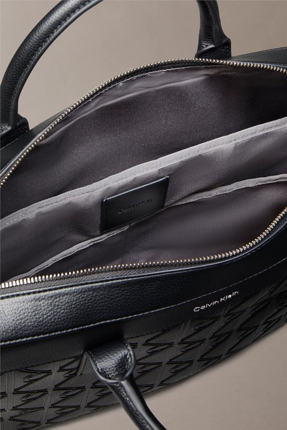 Calvin Klein Emblem Aop Deboss Commuter Erkek Bilgisayar Çantası Siyah