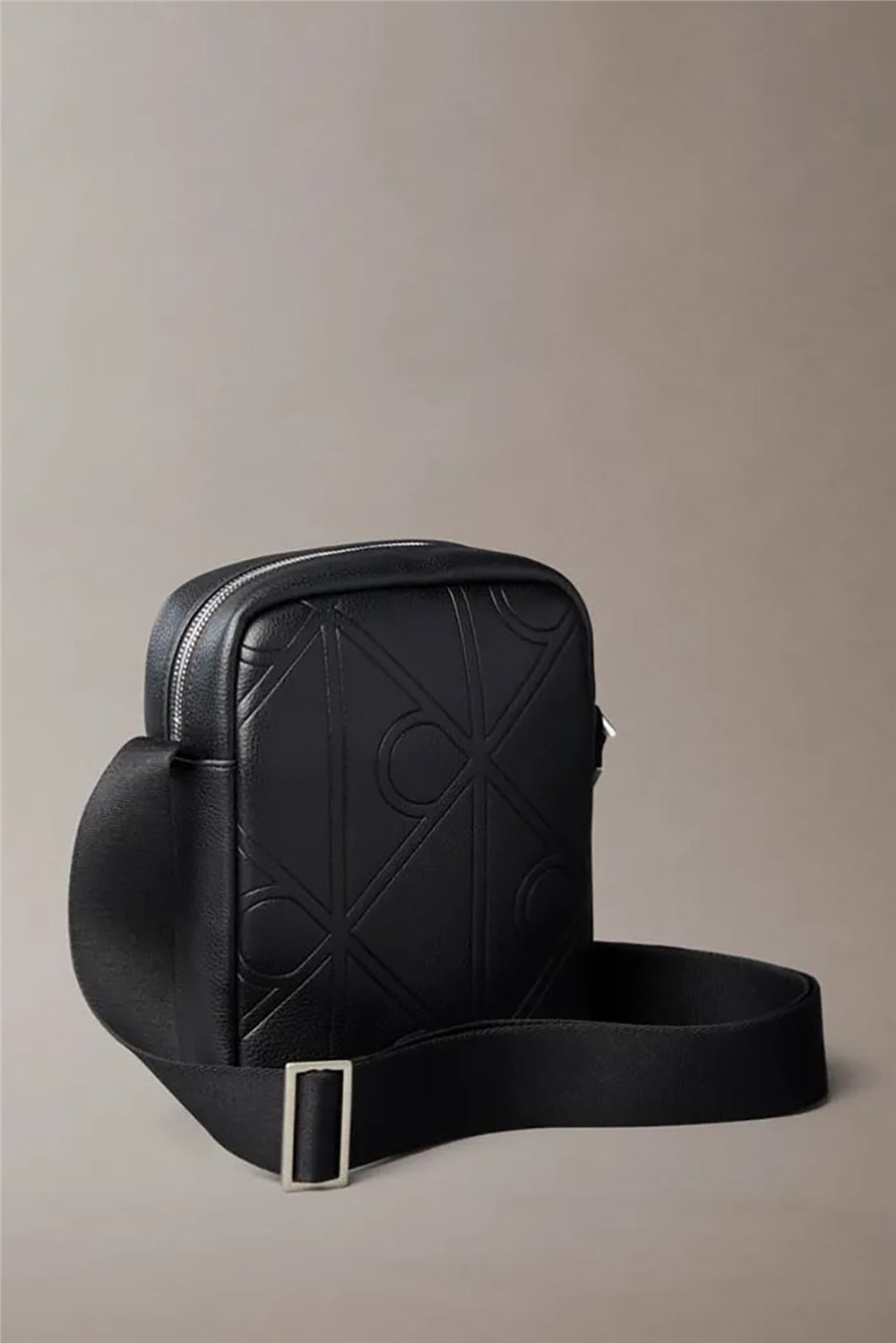 Calvin Klein Emblem Aop Emboss Erkek Reporter Çanta Siyah