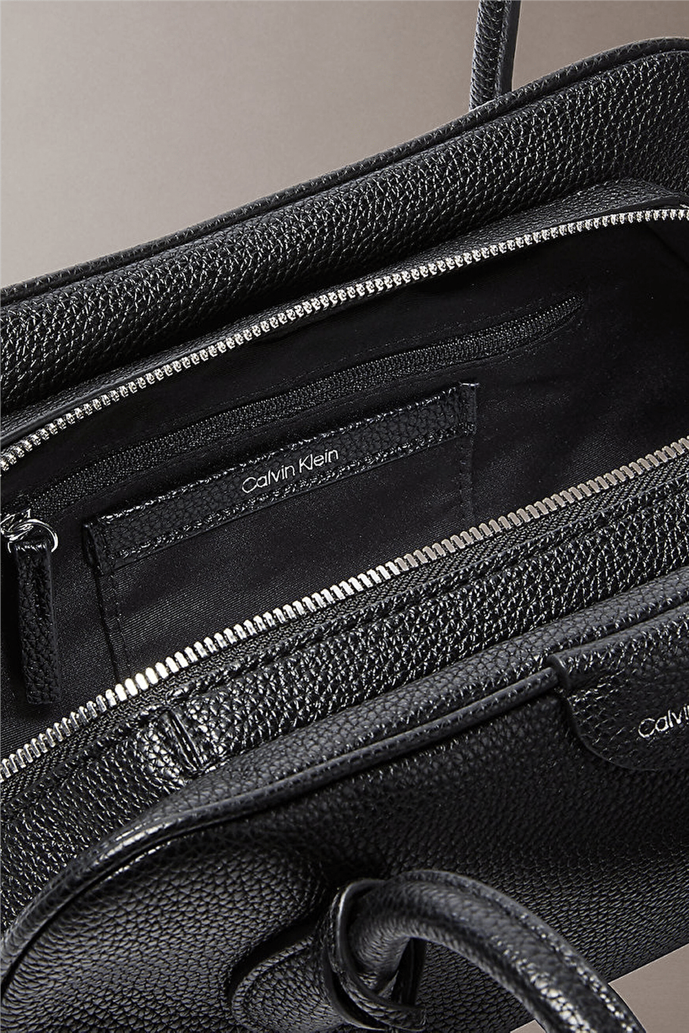 Calvin Klein Emblem Trio Pebble Shoulder Bag Kadın Omuz Çantası