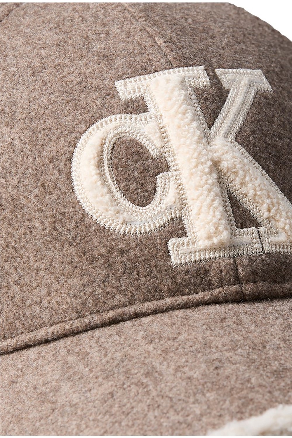 Calvin Klein Felt/ Sherpa Cap W/ Chenille Log Kadın Baseball Şapka Kahverengi