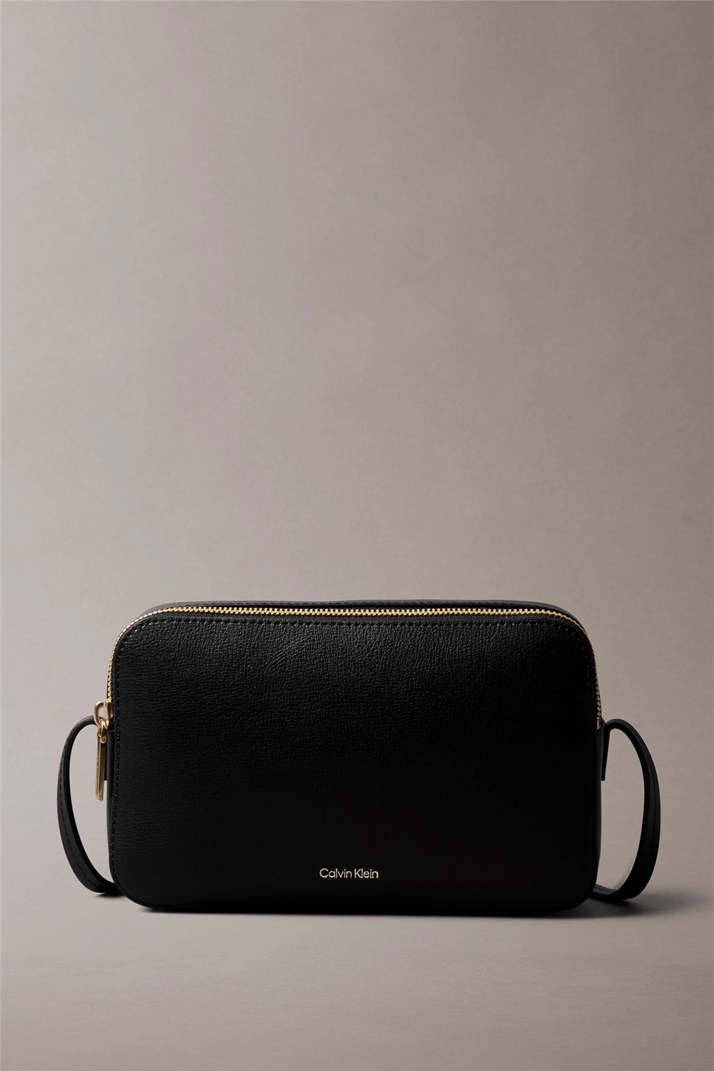 Calvin Klein Foil Logo Elongated Camera Bag Kadın Mini Omuz Çantası Çok Renkli