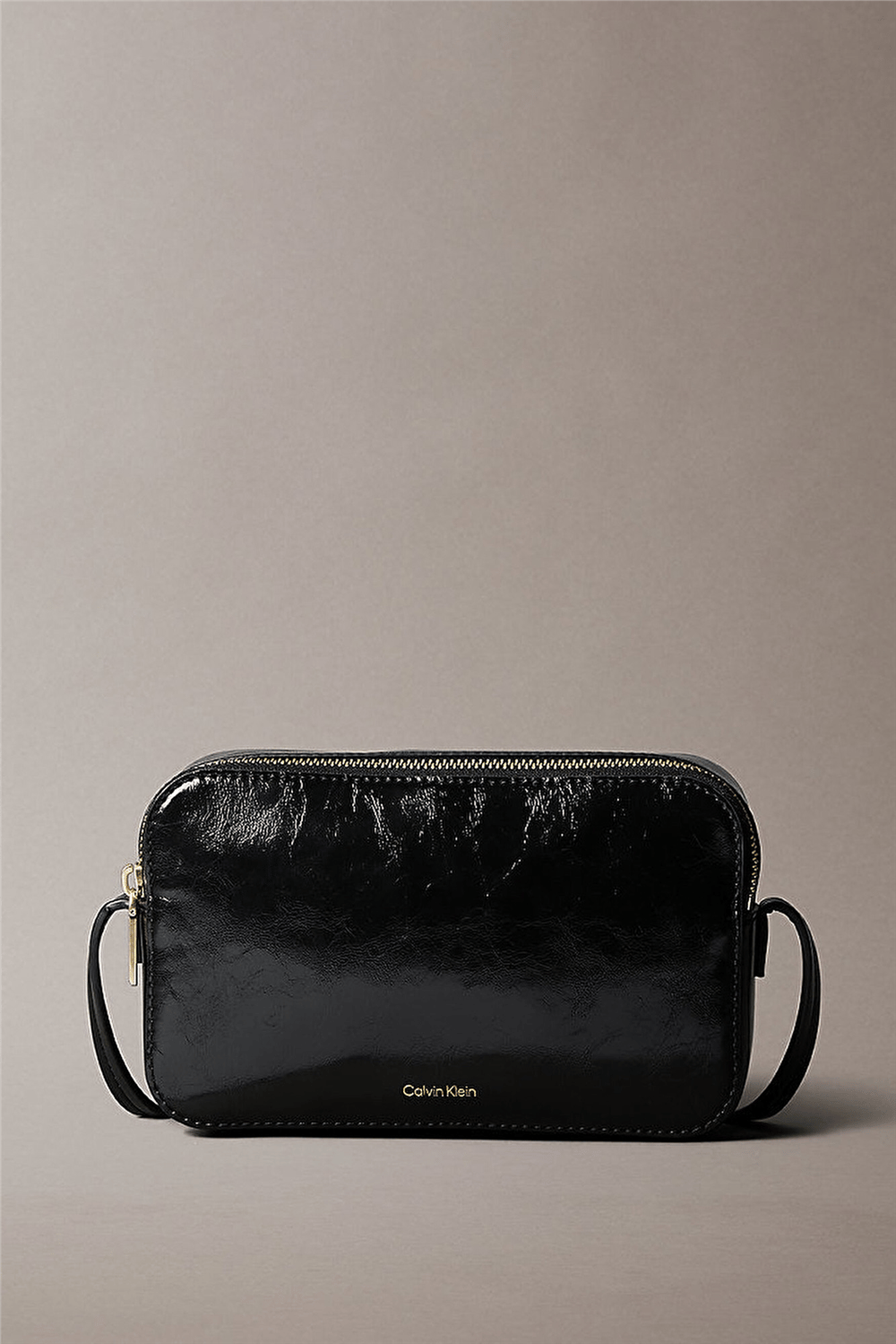 Calvin Klein Foil Logo Glossy Camera Bag Kadın Mini Omuz Çantası Siyah