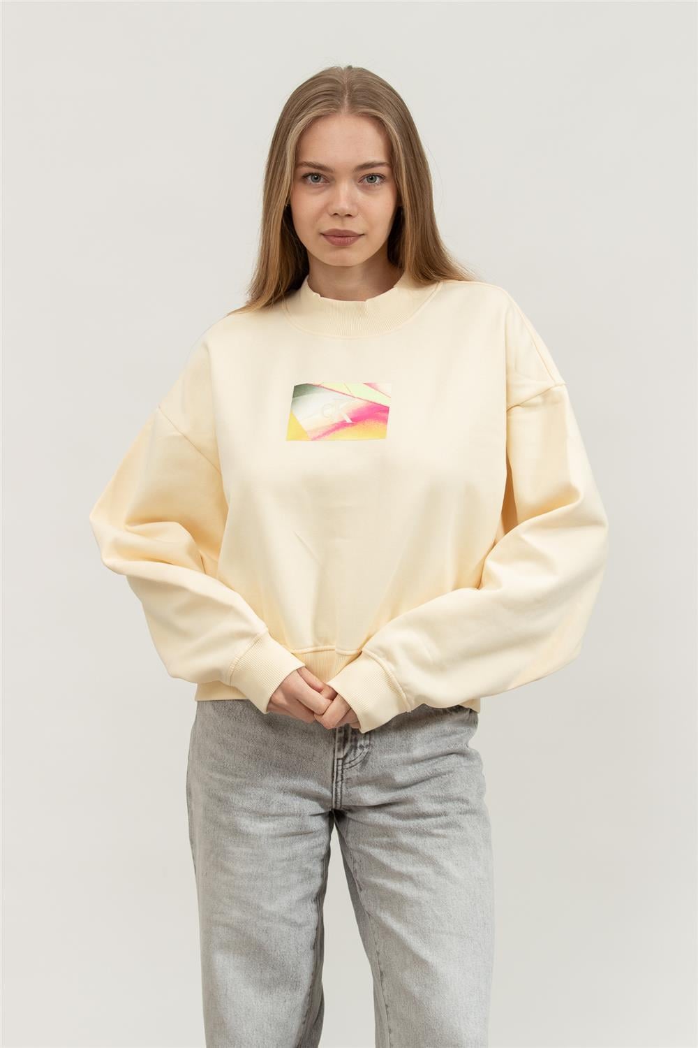 Calvin Klein Illuminated Box Logo Crew Neck Kadın Bisiklet Yaka Sweatshirt