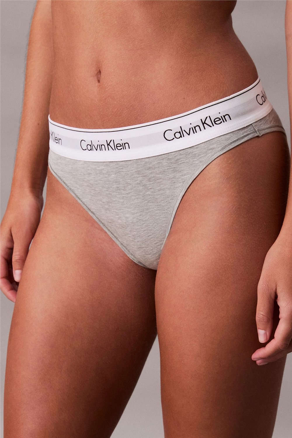 Calvin Klein Kadın High Leg Tanga Külot Gri