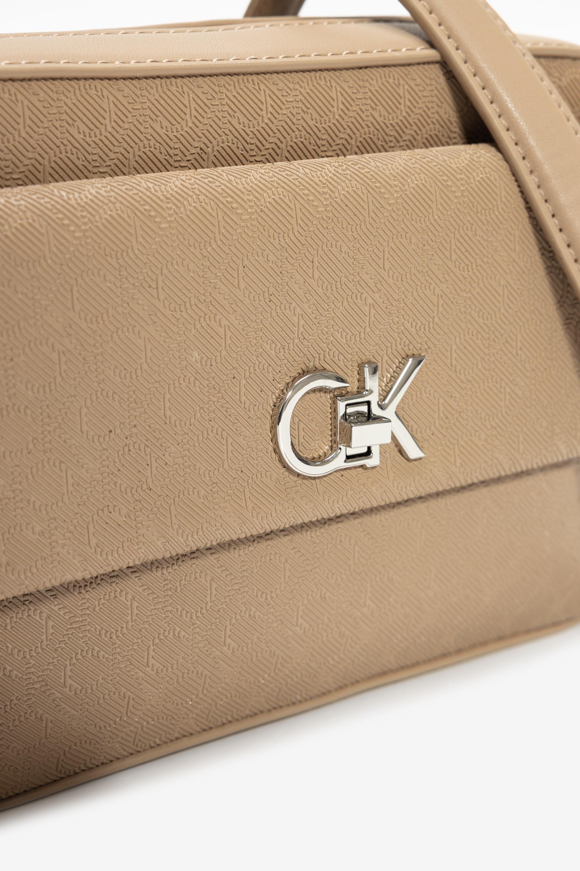 calvin-klein-kadin-mini-omuz-cantasi-887-e9.jpg