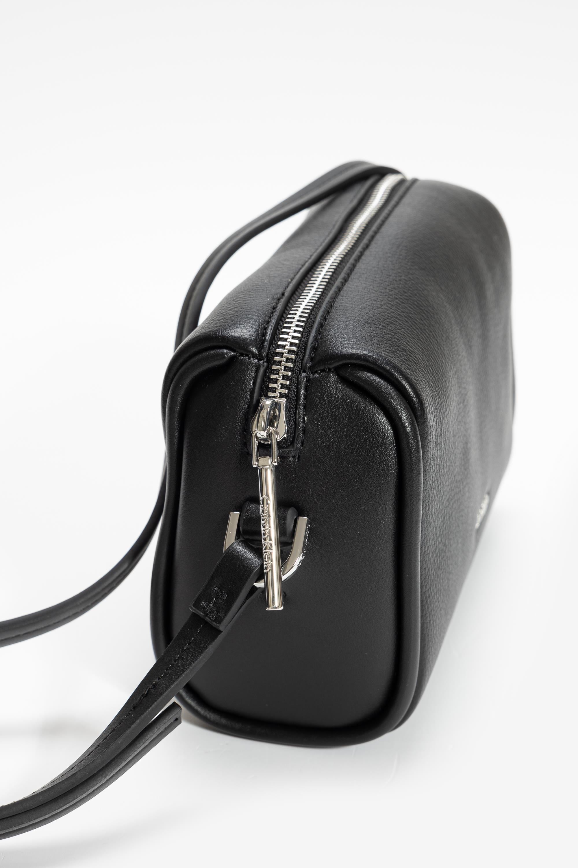 calvin-klein-kadin-mini-omuz-cantasi-ac7-0b.jpg