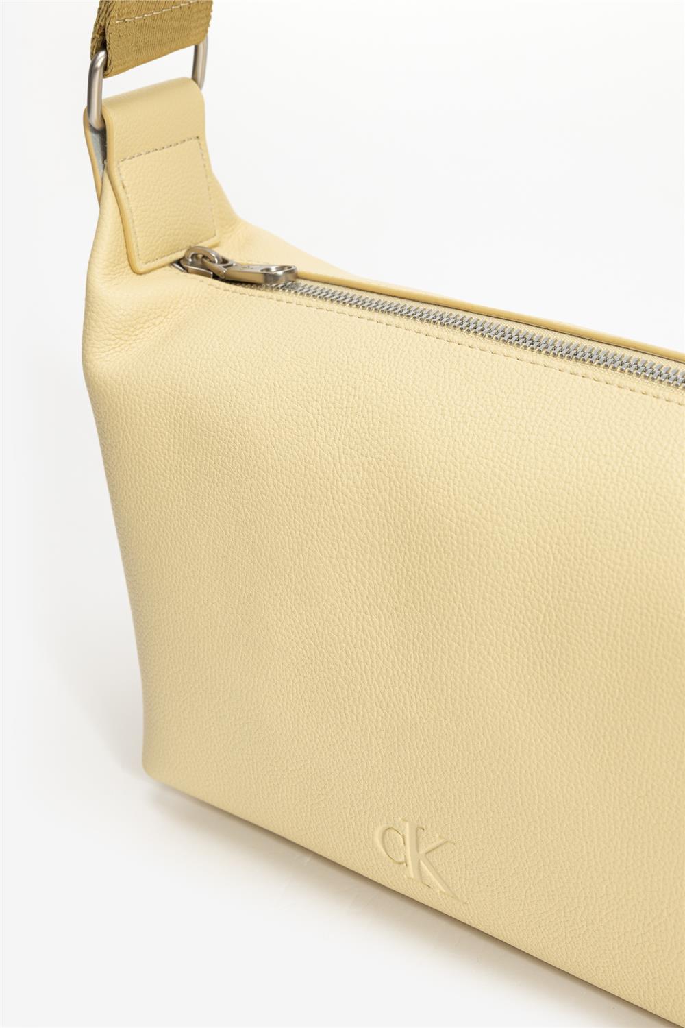 Calvin Klein Kadın Omuz Çantası