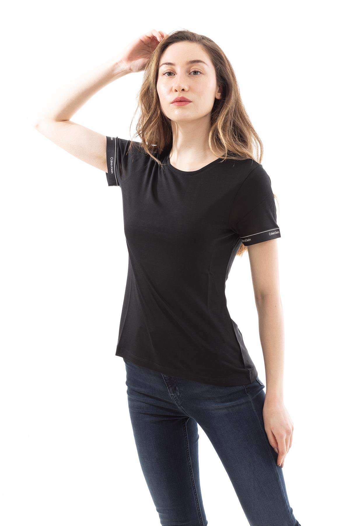 Calvin Klein Kadın T-Shirt