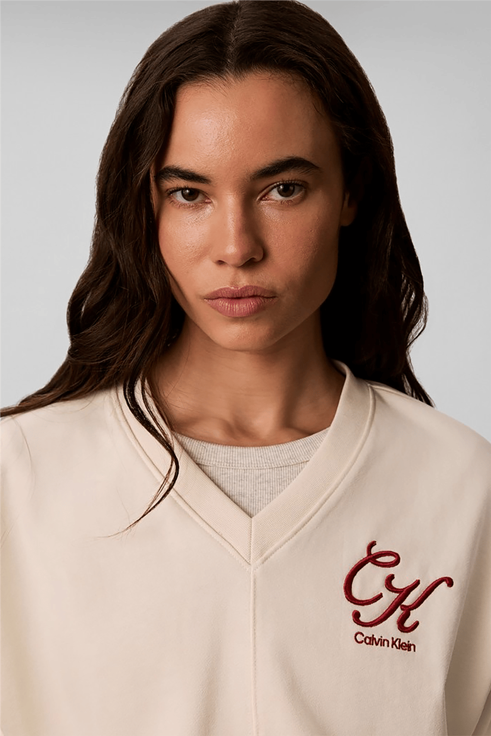 Calvin Klein Ls Premium Fleece Script Vneck P Kadın V Yaka Sweatshirt Bej