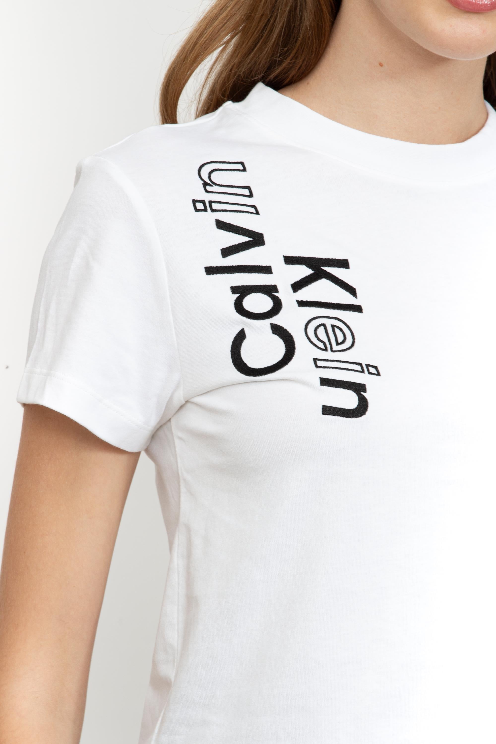 Calvin Klein Multi Placement Logo Baby Kadın Bisiklet Yaka T-Shirt