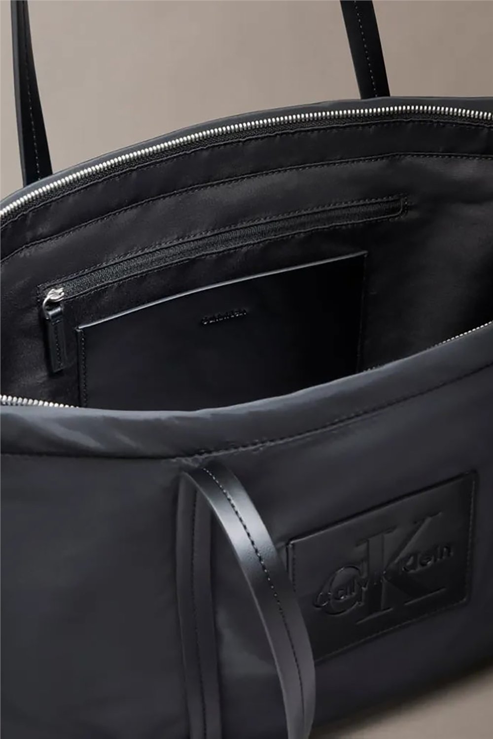 Calvin Klein Nylon Medium Tote Kadın Mini Omuz Çantası Siyah