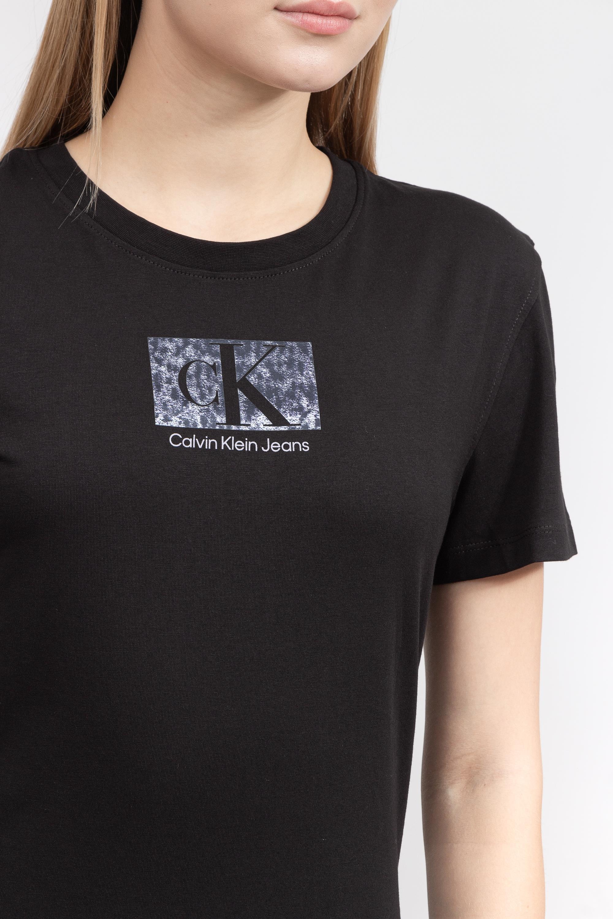 Calvin Klein Printed Box Slim Kadın Bisiklet Yaka T-Shirt
