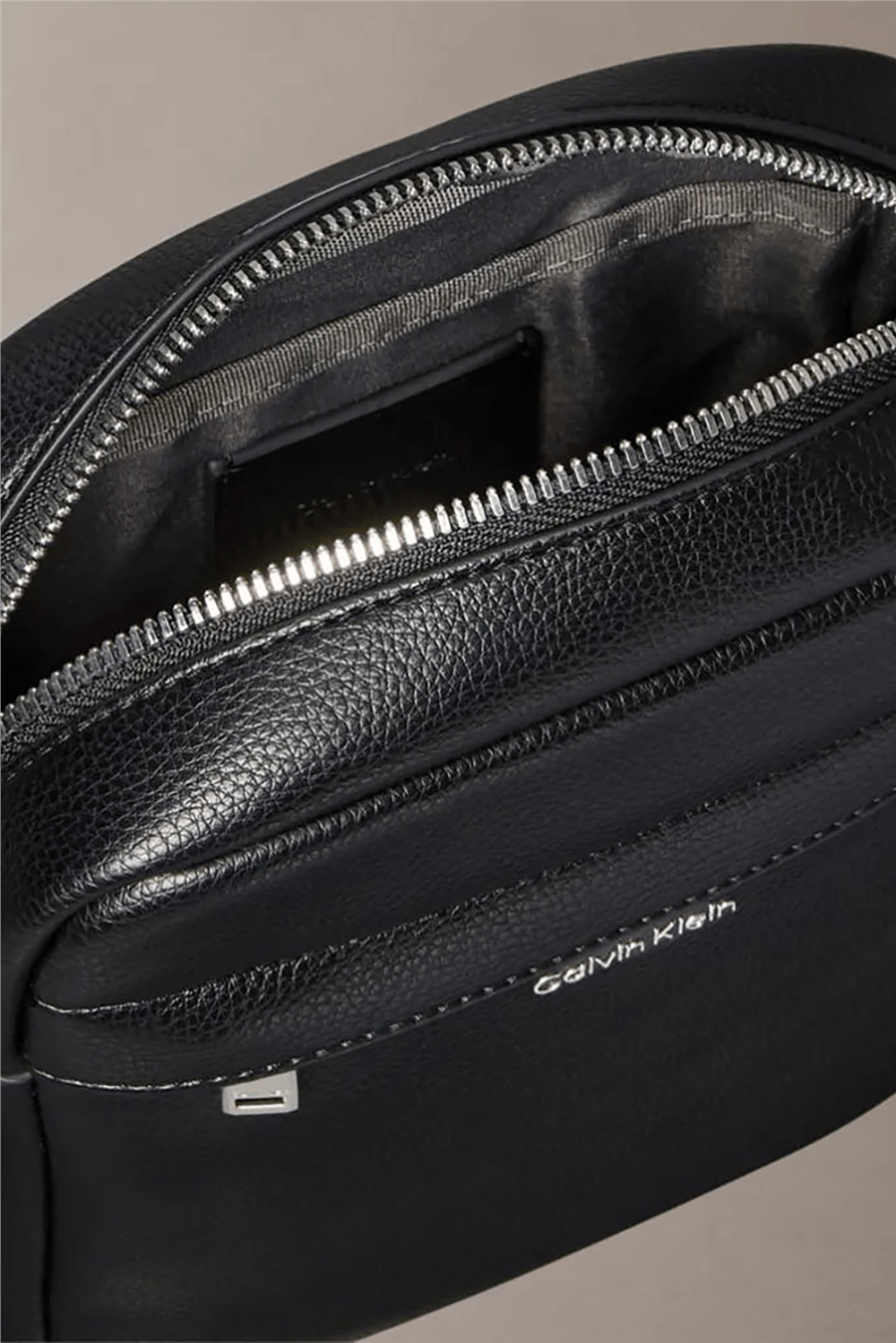 Calvin Klein Raised Erkek Reporter Çanta Siyah