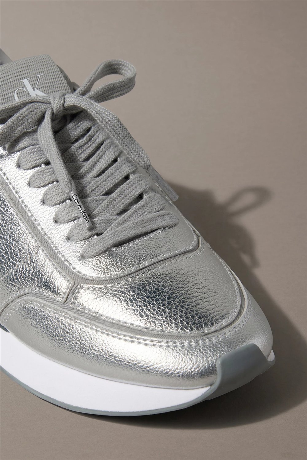 Calvin Klein Retro Runner Metallic Kadın Sneaker Gri
