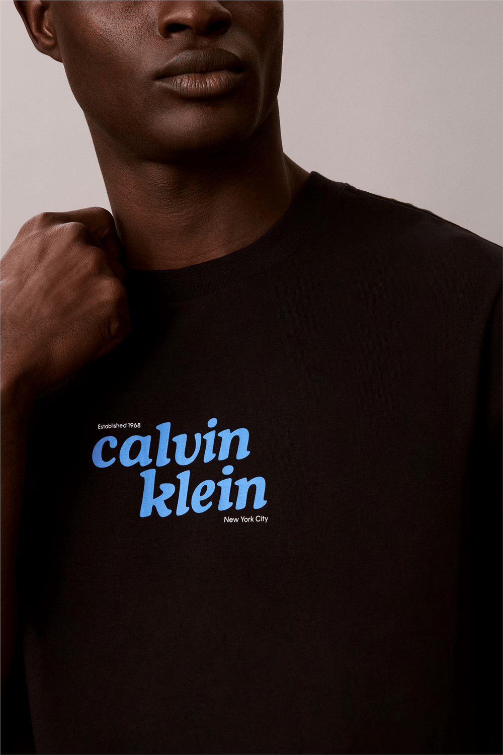 Calvin Klein Ss 20S Calvinklein Trvl Font Gra Erkek Bisiklet Yaka T-Shirt Siyah