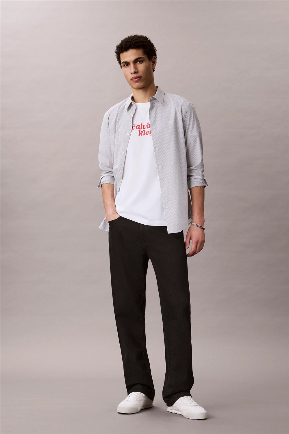 Calvin Klein Ss 20S Calvinklein Trvl Font Gra Erkek Bisiklet Yaka T-Shirt Beyaz