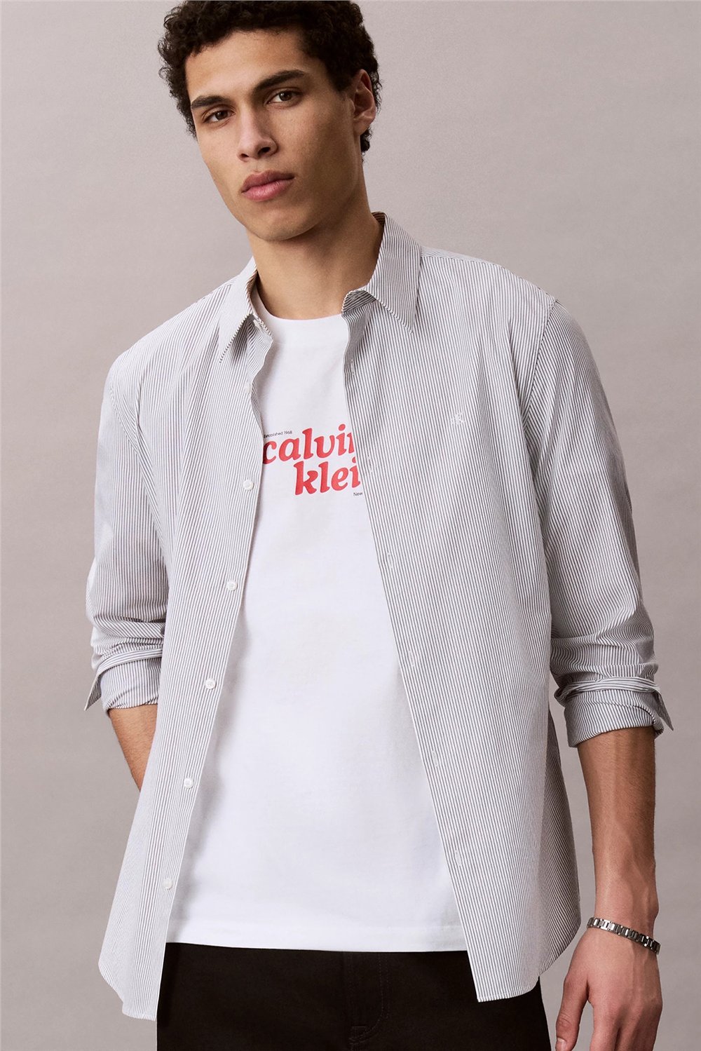 Calvin Klein Ss 20S Calvinklein Trvl Font Gra Erkek Bisiklet Yaka T-Shirt Beyaz