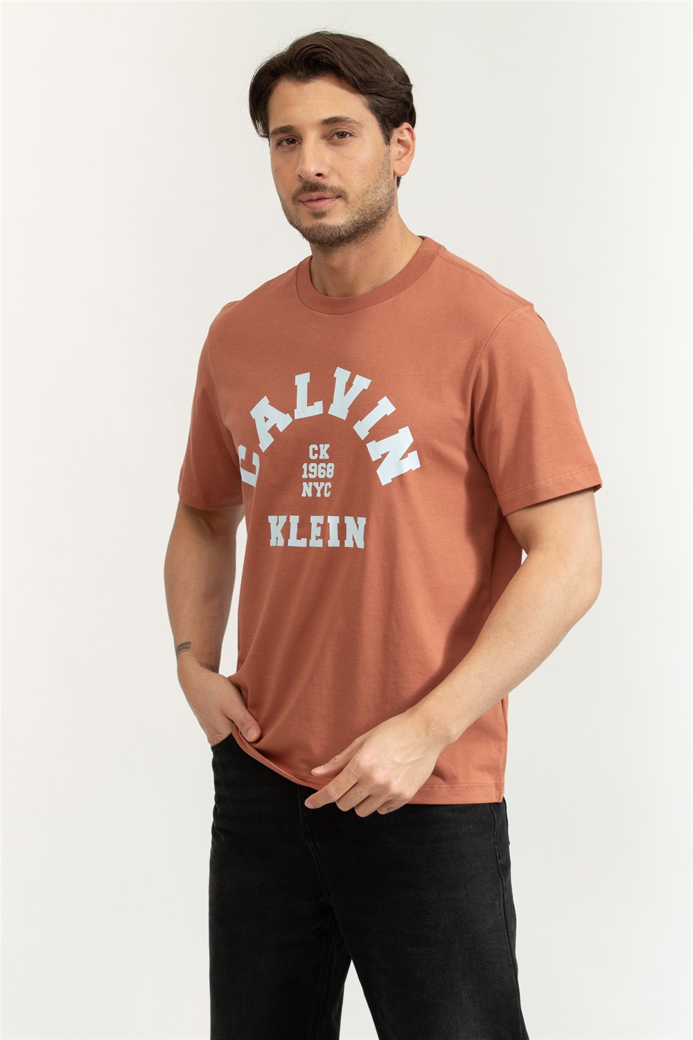 Calvin Klein SS 20S LN Calvin College Graphic Erkek Bisiklet Yaka T-Shirt