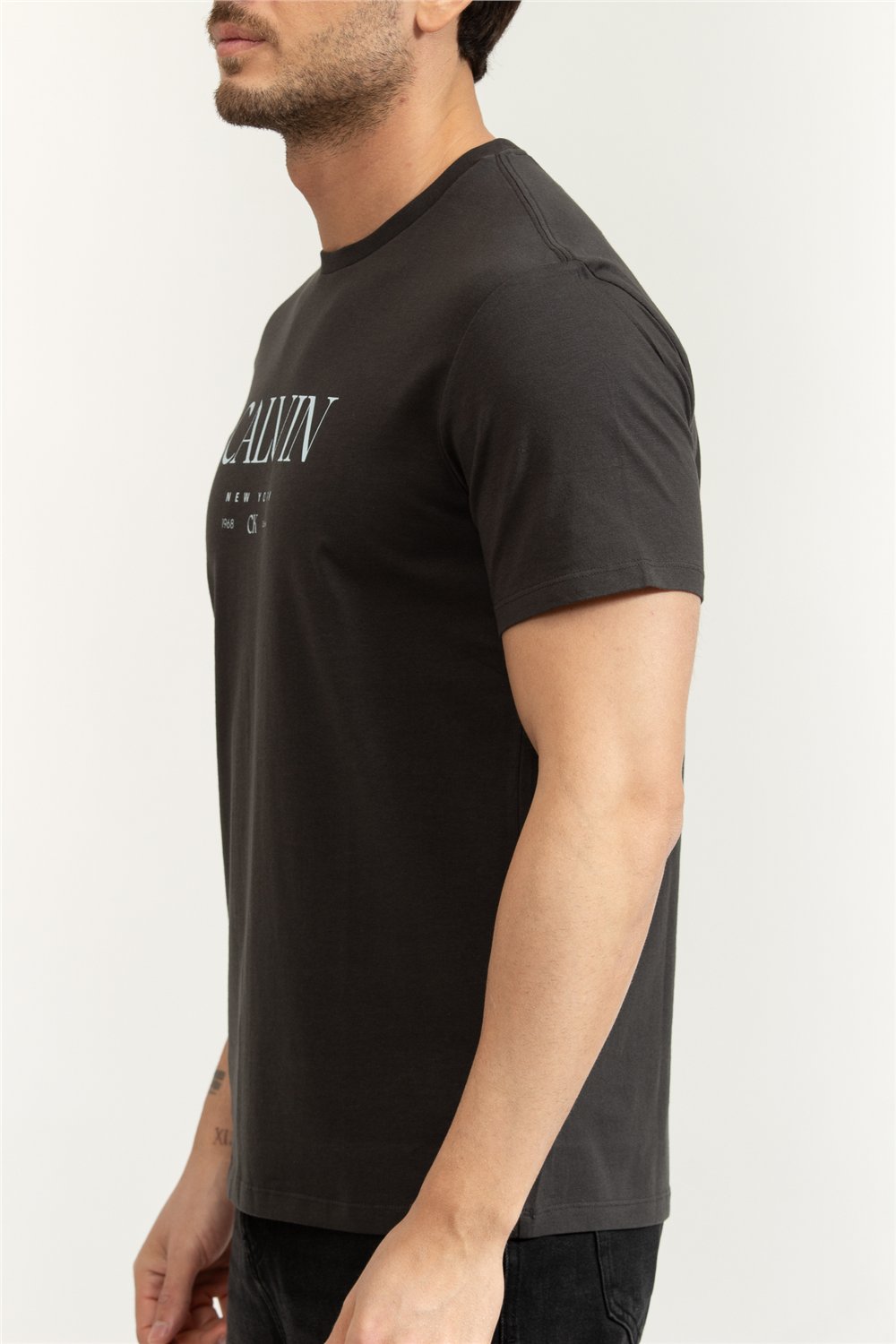 Calvin Klein SS 20S LN Calvin Graphic Tee Erkek Bisiklet Yaka T-Shirt