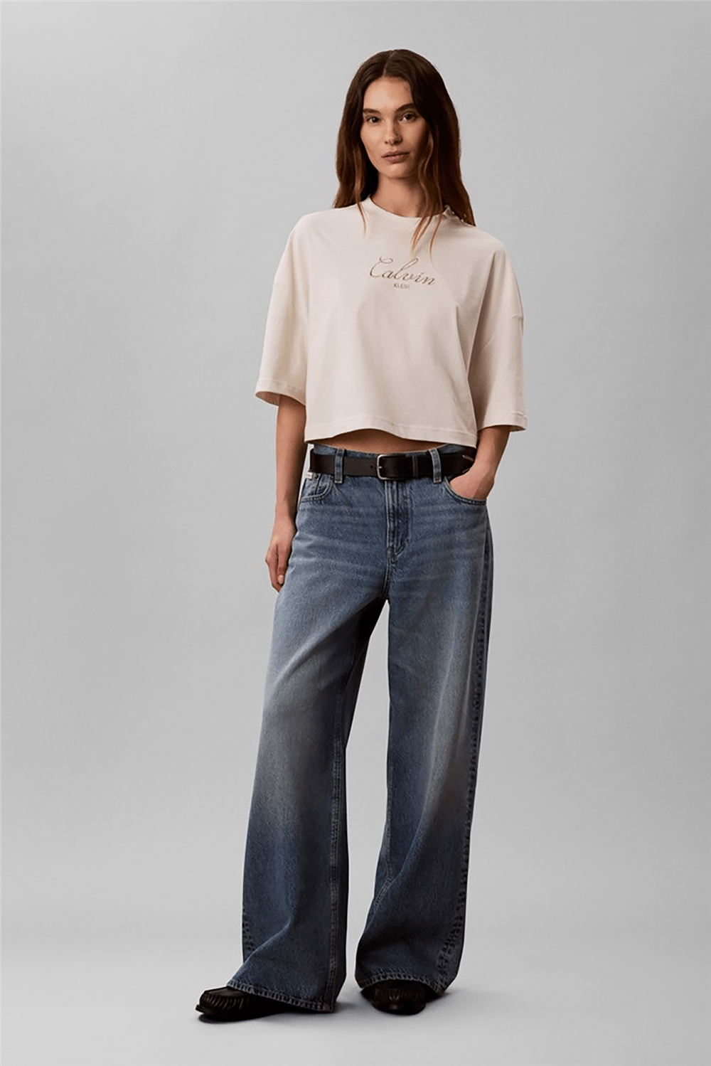 Calvin Klein Ss Boxy Crop Script Logo Tee Kadın Bisiklet Yaka T-Shirt Bej