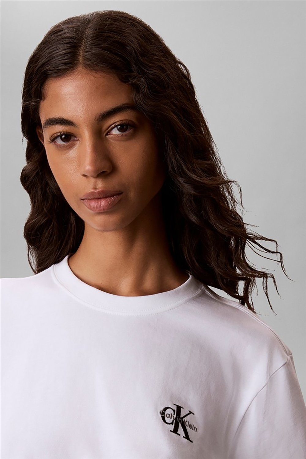 Calvin Klein Ss Boxy Left Chest Monologo Tee Kadın Bisiklet Yaka T-Shirt Beyaz