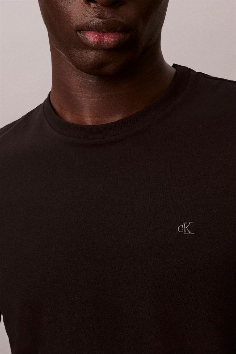 Calvin Klein Ss Supima Chest Emb Crewneck Tee Erkek Bisiklet Yaka T-Shirt Siyah