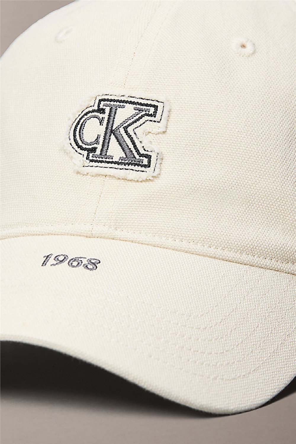 Calvin Klein Washed Cotton Canvas Small Fraye Erkek Baseball Şapka Beyaz