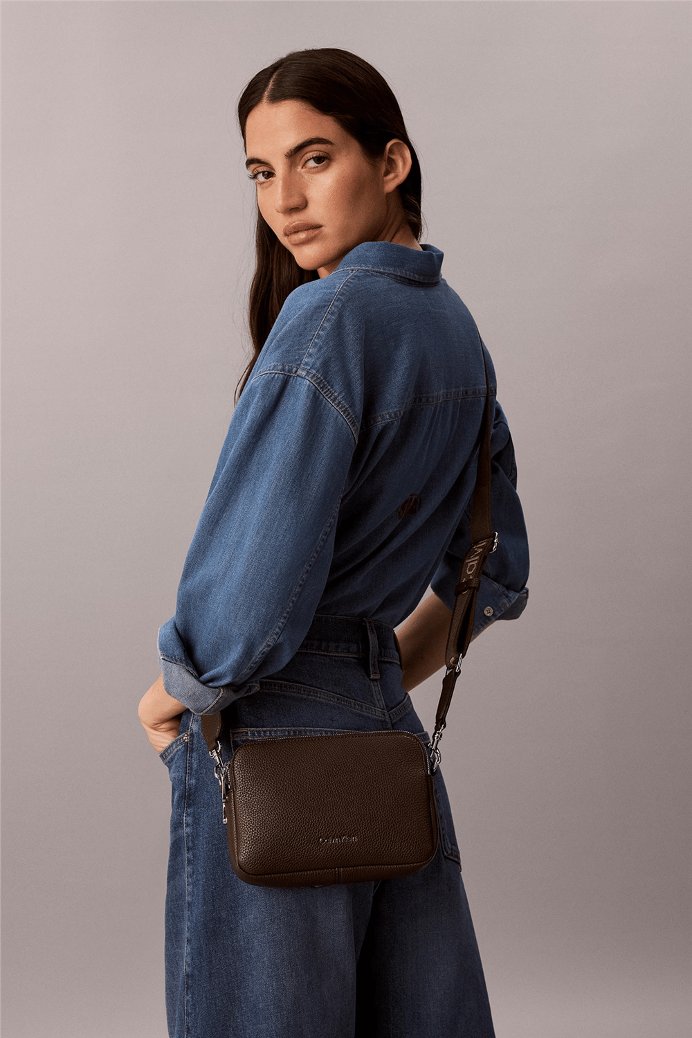 Calvin Klein Webbing 2X Strap Camera Bag Kadın Mini Omuz Çantası Kahverengi