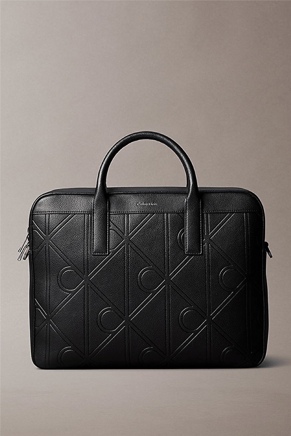 Calvin Klein Xl Emblem Aop Embss Commuter Erkek Bilgisayar Çantası Siyah