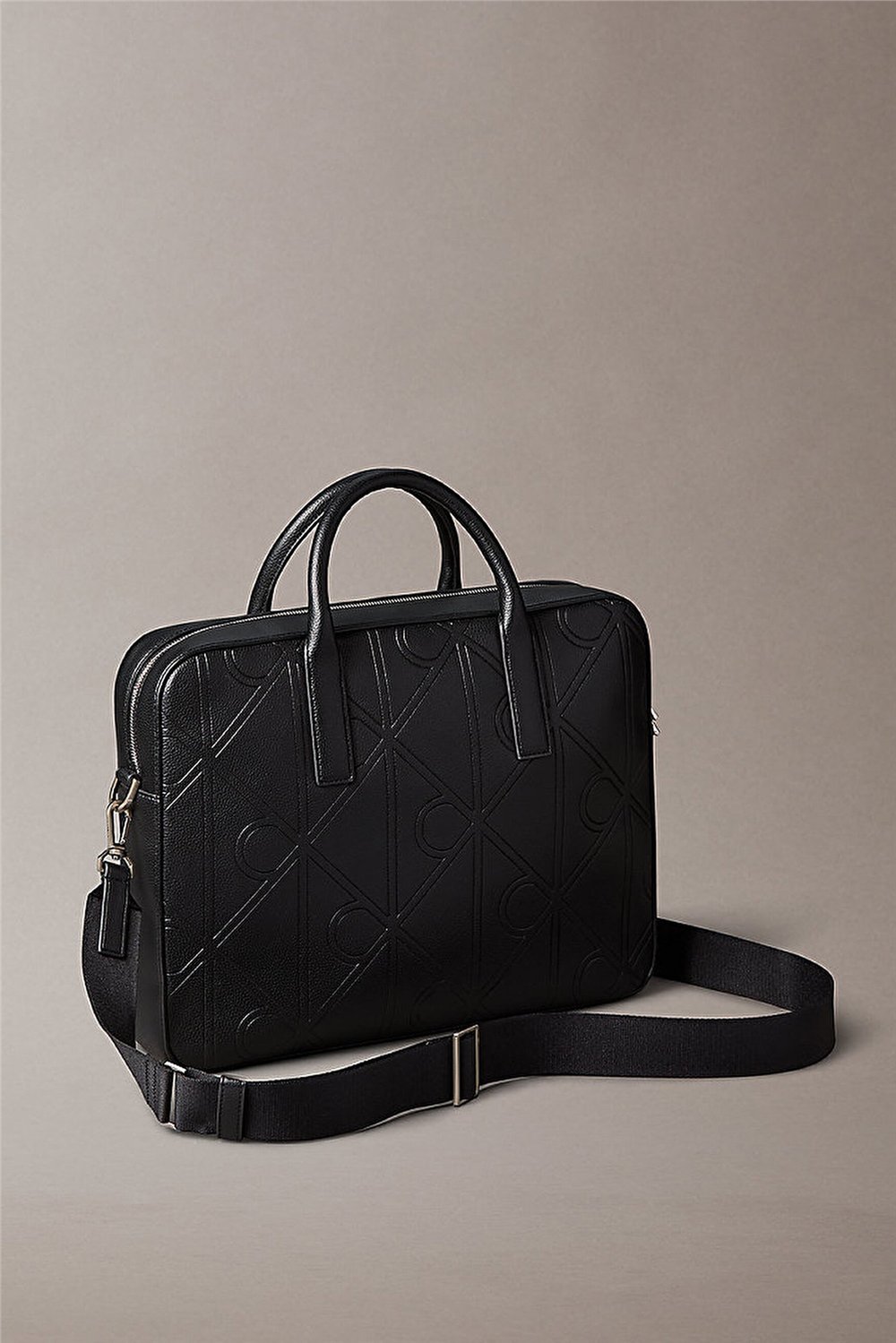 Calvin Klein Xl Emblem Aop Embss Commuter Erkek Bilgisayar Çantası Siyah
