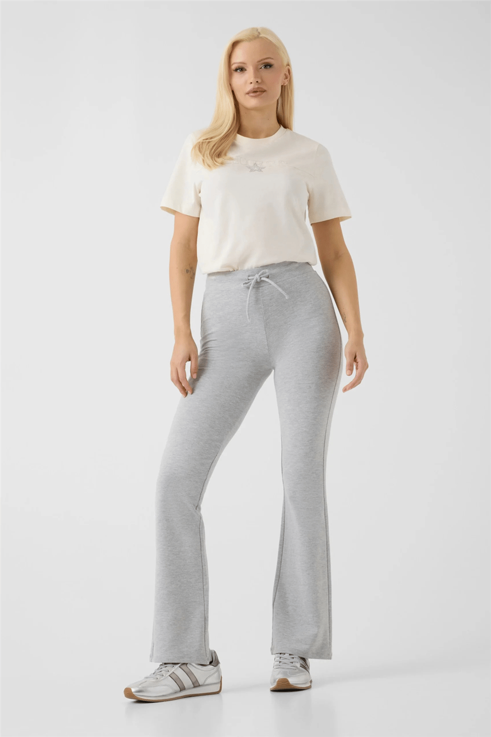 Guess Agena Kadın Aktif Regular Fit Bisiklet Yaka T-Shirt Beyaz