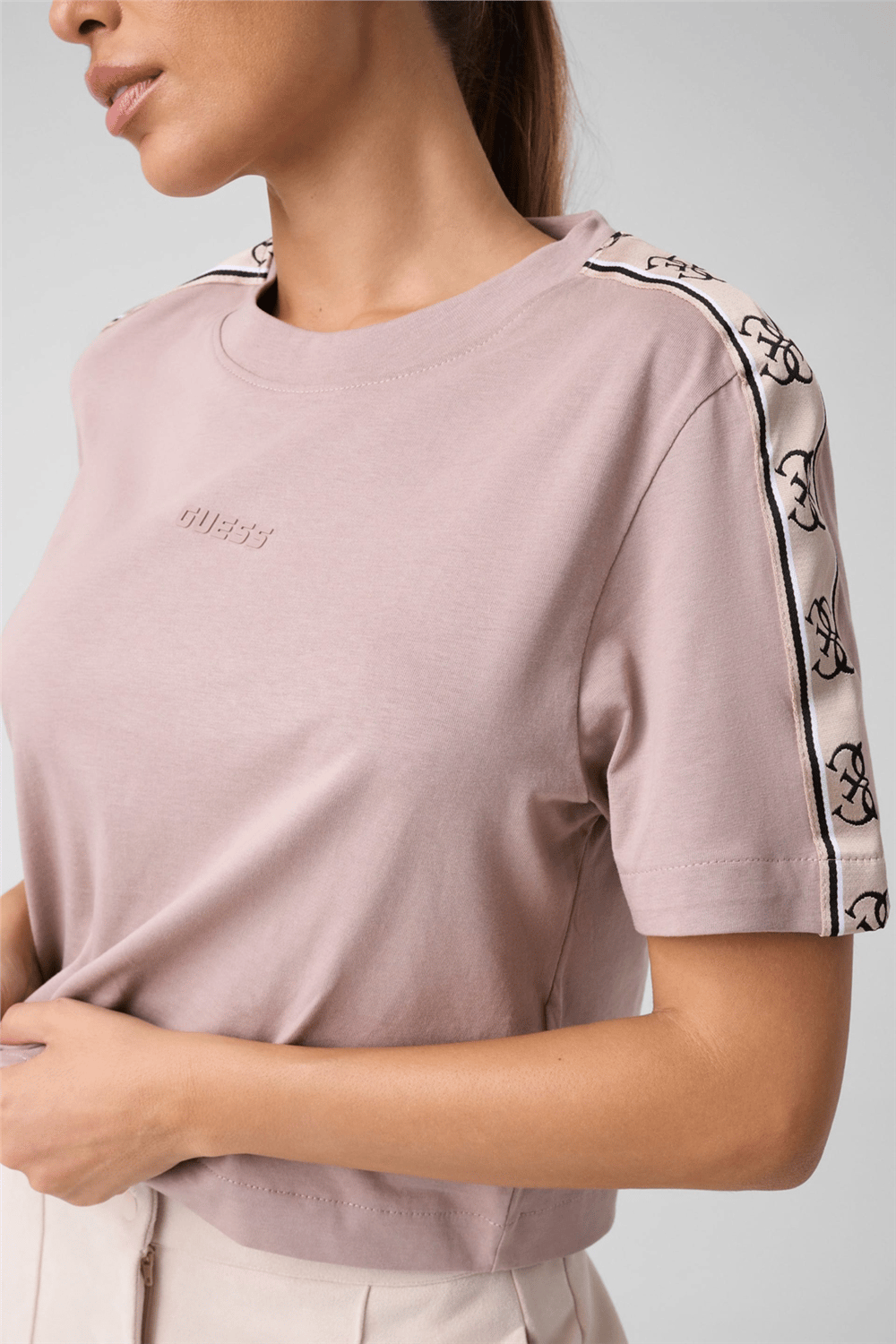 Guess Britney Kadın Aktif Boxy Fit Bisiklet Yaka T-Shirt Kahverengi