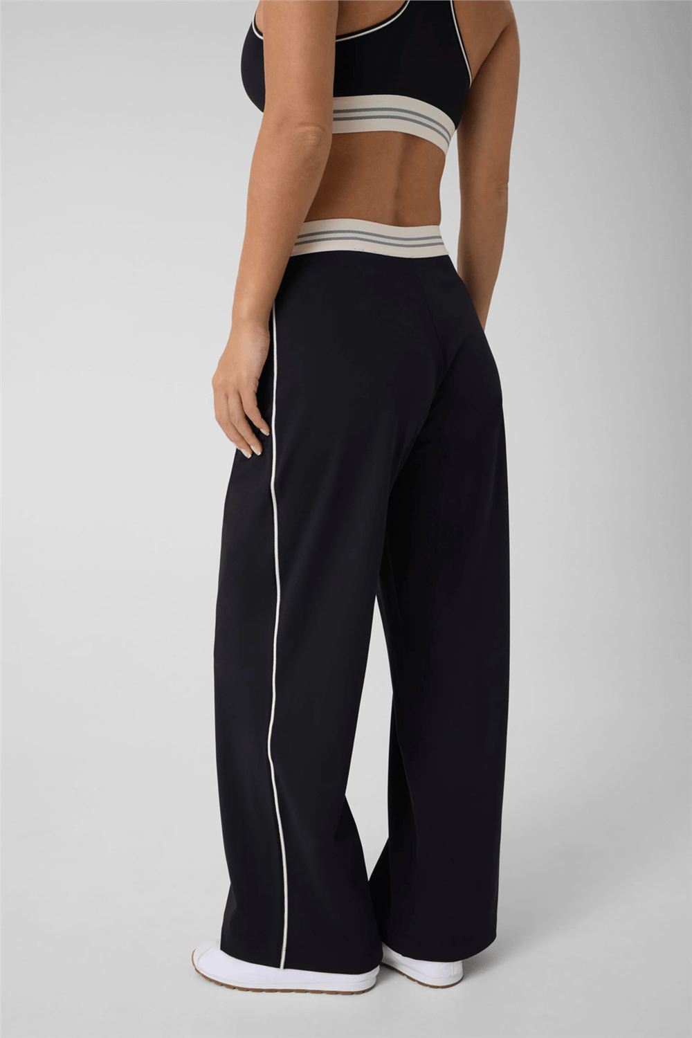 Guess Brunella Kadın Aktif Relaxed Fit Eşofman Altı Siyah
